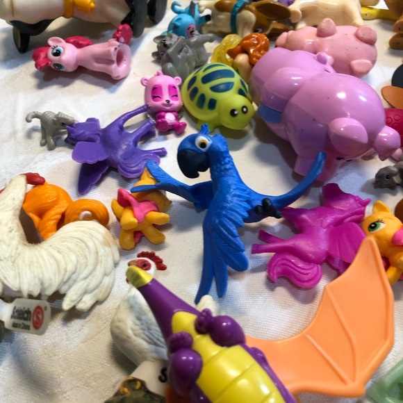 Junk Lot Of 72 Toy Animal Figurines Cows, Cats, Horses, Dogs, pigs, - Picture 2 of 9